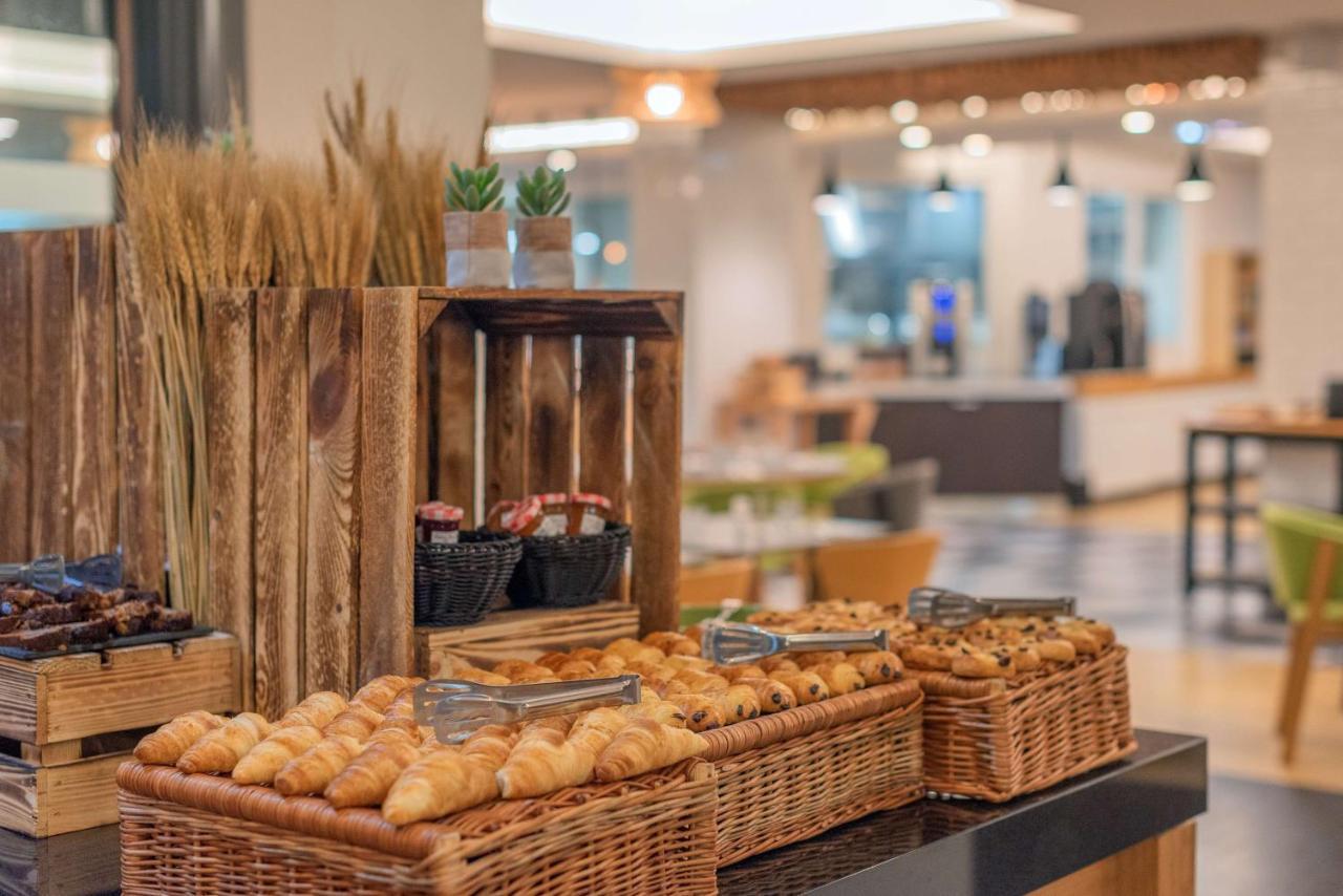 Doubletree By Hilton Paris Bougival Ξενοδοχείο Εξωτερικό φωτογραφία