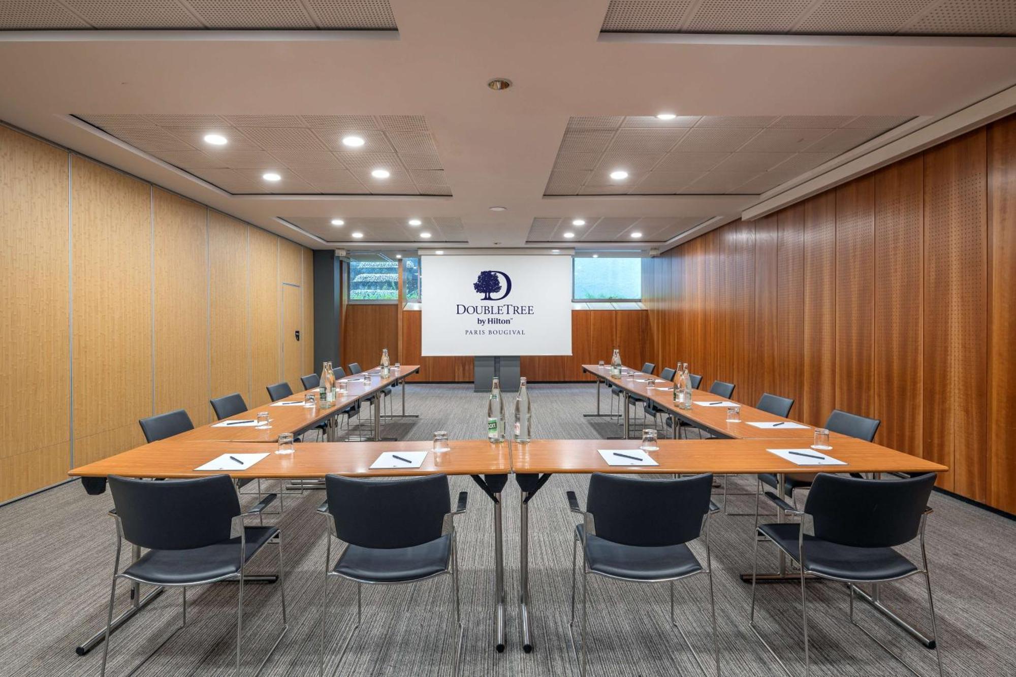 Doubletree By Hilton Paris Bougival Ξενοδοχείο Εξωτερικό φωτογραφία