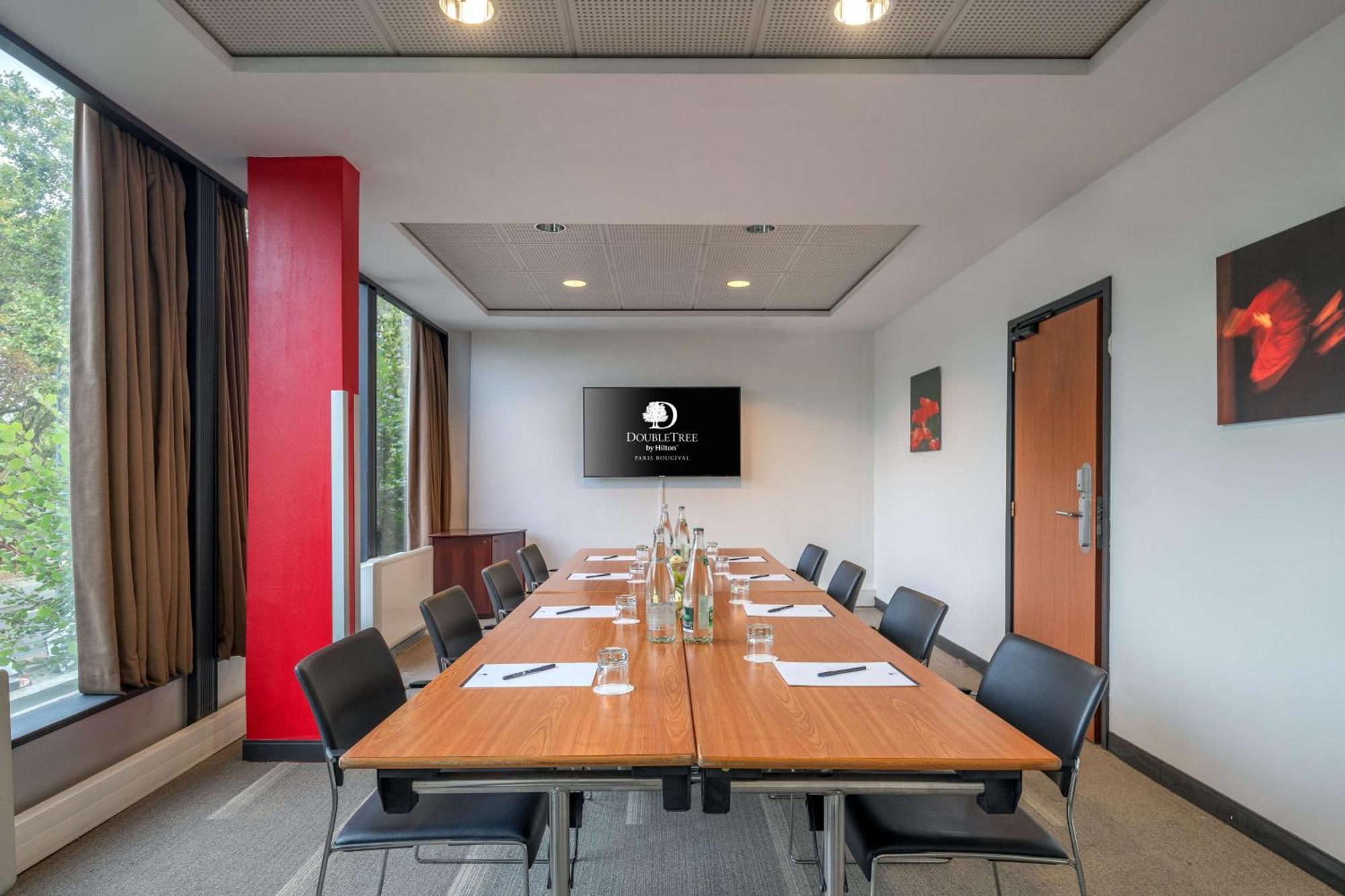 Doubletree By Hilton Paris Bougival Ξενοδοχείο Εξωτερικό φωτογραφία