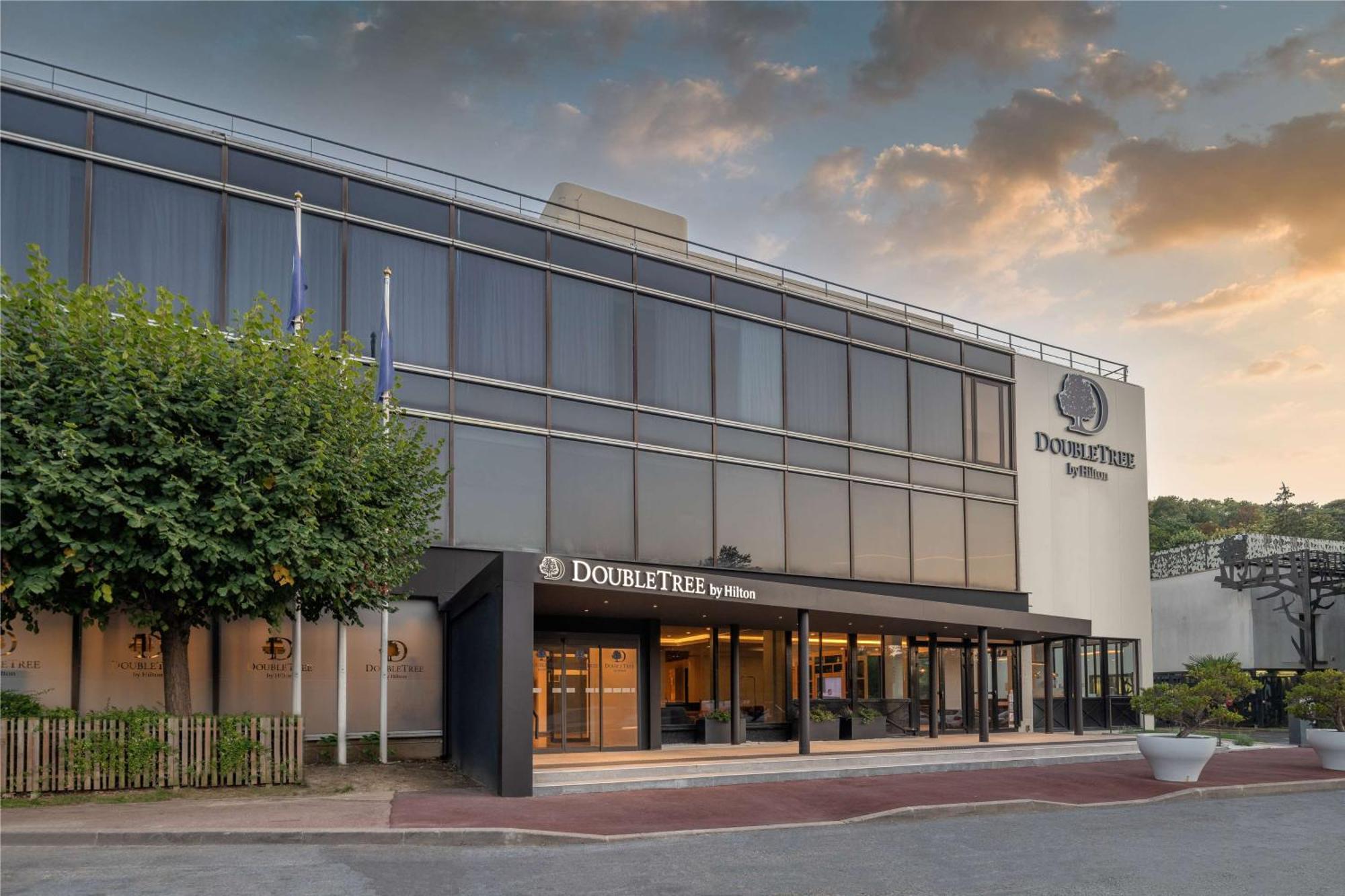 Doubletree By Hilton Paris Bougival Ξενοδοχείο Εξωτερικό φωτογραφία